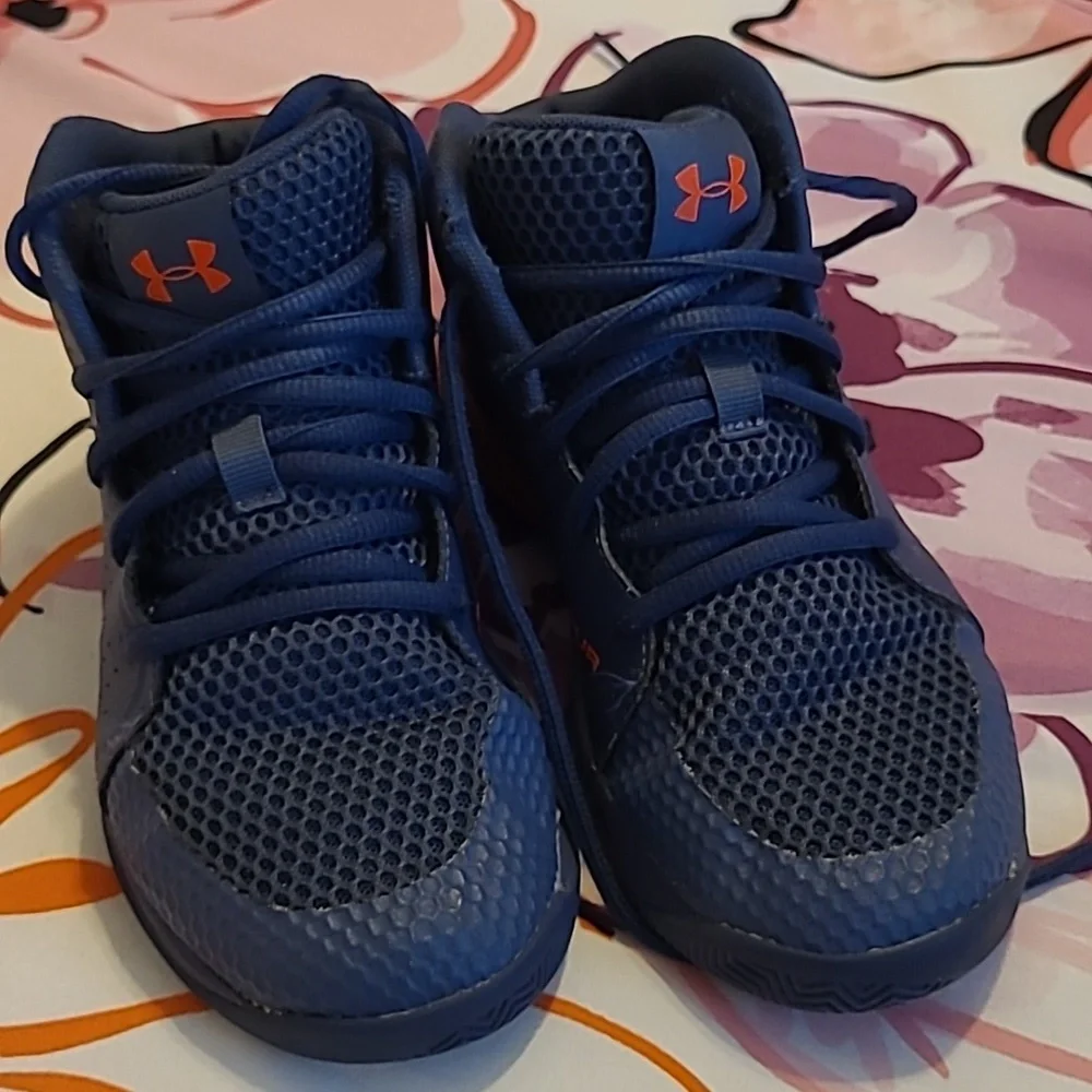 SOLD Under Armour Basketball Shoes Size 2 Y Blue - Picture 2 of 7